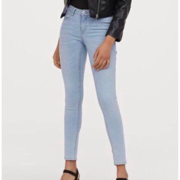 Womens H&M Divided Light Stonewash Mid-Rise Skinny Jeans - Sz 4 - Picture 1 of 4